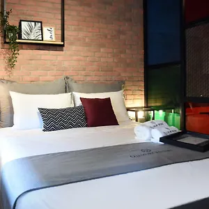 https://q-luxury-rooms.hotelschalkidiki.net